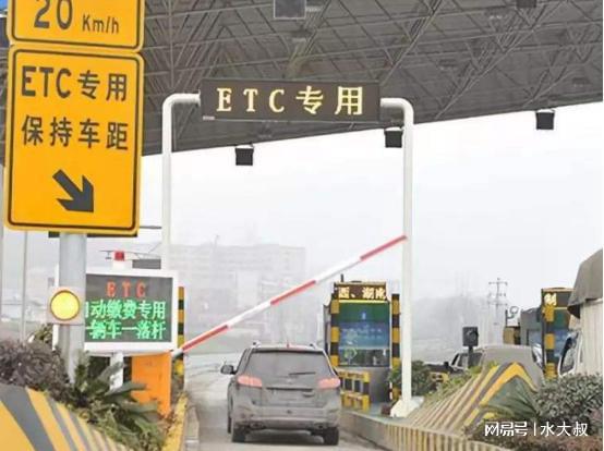 跑高速時的人工與ETC通道 為何人工通道擁擠，而ETC通道卻無人問津？